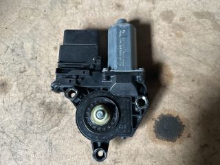 bontott VW GOLF PLUS Jobb hátsó Ablakemelő Motor