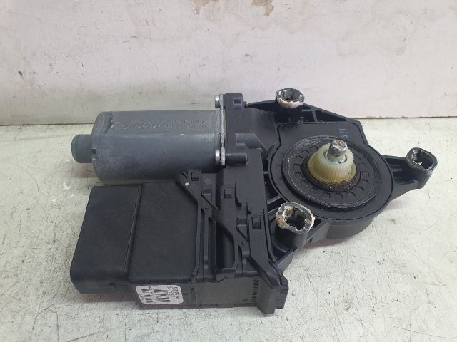 bontott VW GOLF PLUS Jobb hátsó Ablakemelő Motor