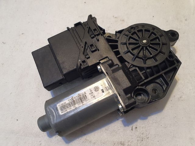 bontott VW GOLF PLUS Jobb hátsó Ablakemelő Motor