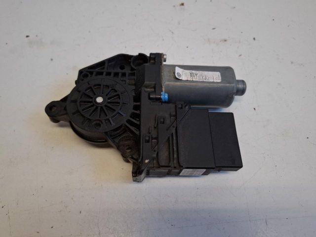bontott VW GOLF PLUS Jobb hátsó Ablakemelő Motor