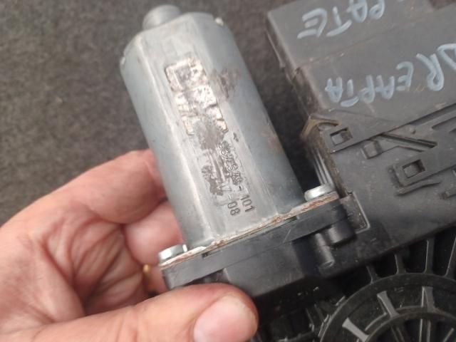 bontott VW GOLF PLUS Jobb hátsó Ablakemelő Szerkezet (Elektromos)