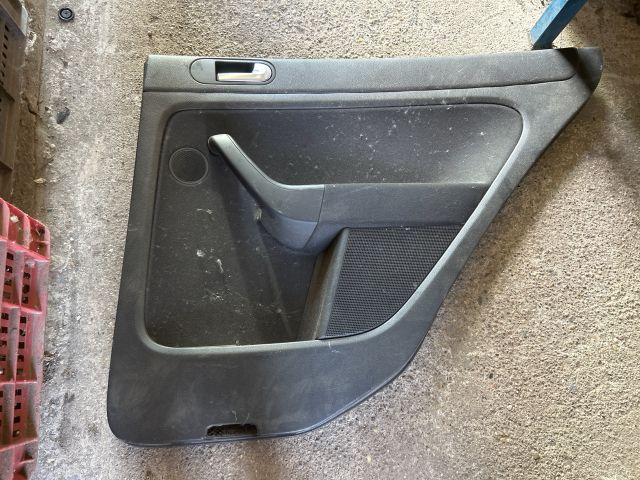 bontott VW GOLF PLUS Jobb hátsó Ajtó Kárpit