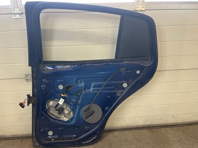 bontott VW GOLF PLUS Jobb hátsó Ajtó (Részeivel)