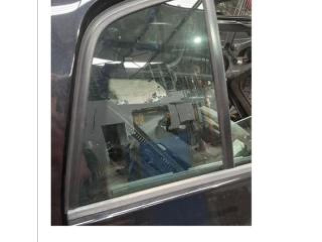 bontott VW GOLF PLUS Jobb hátsó Fixüveg (Ajtóban)