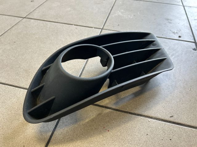 bontott VW GOLF PLUS Jobb Ködlámpa Rács