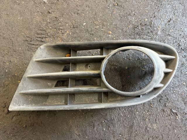 bontott VW GOLF PLUS Jobb Ködlámpa Rács