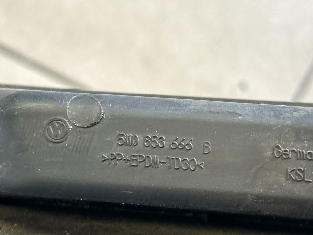 bontott VW GOLF PLUS Jobb Ködlámpa Rács