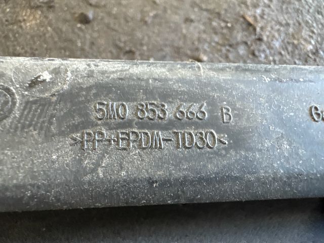 bontott VW GOLF PLUS Jobb Ködlámpa Rács