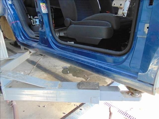 bontott VW GOLF PLUS Jobb Küszöb