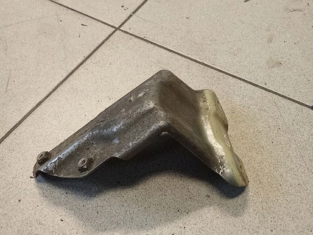 bontott VW GOLF PLUS Jobb Sárvédő Oldaltartó