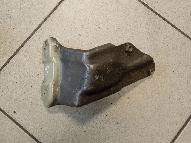 bontott VW GOLF PLUS Jobb Sárvédő Oldaltartó