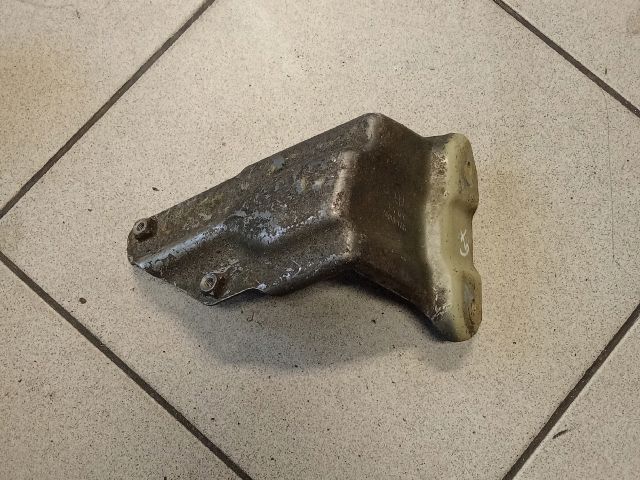 bontott VW GOLF PLUS Jobb Sárvédő Oldaltartó