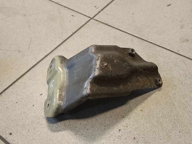 bontott VW GOLF PLUS Jobb Sárvédő Oldaltartó