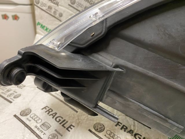 bontott VW GOLF PLUS Jobb Xenon Fényszóró