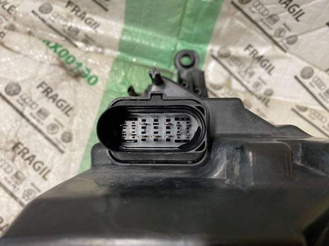 bontott VW GOLF PLUS Jobb Xenon Fényszóró