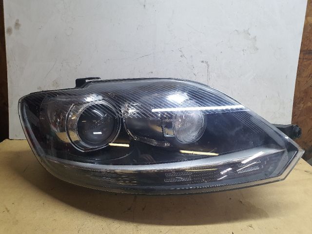 bontott VW GOLF PLUS Jobb Xenon Fényszóró