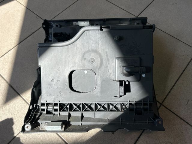 bontott VW GOLF PLUS Kesztyűtartó