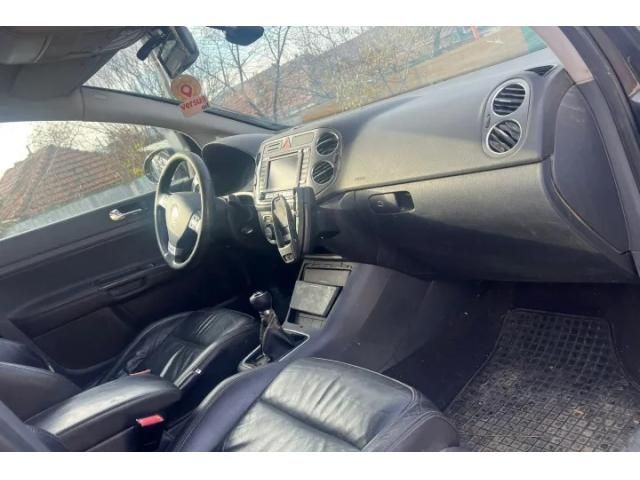 bontott VW GOLF PLUS Kesztyűtartó