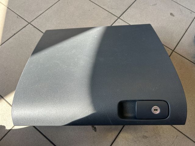 bontott VW GOLF PLUS Kesztyűtartó