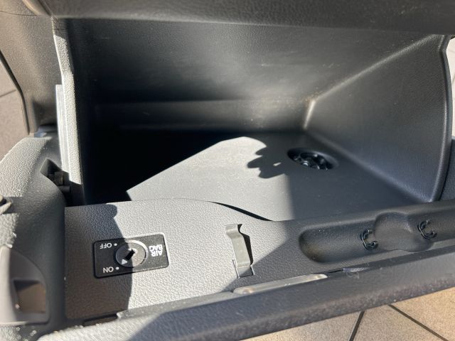 bontott VW GOLF PLUS Kesztyűtartó