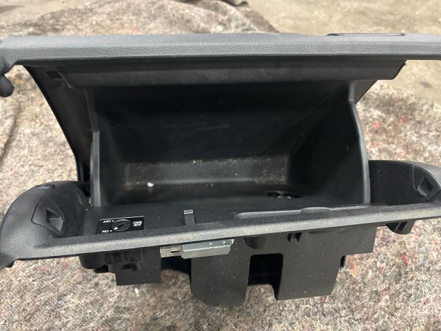 bontott VW GOLF PLUS Kesztyűtartó