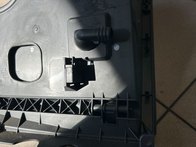 bontott VW GOLF PLUS Kesztyűtartó