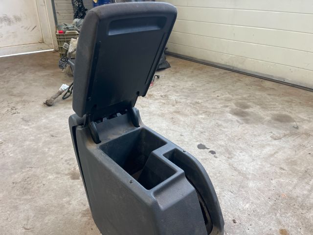 bontott VW GOLF PLUS Könyöklő