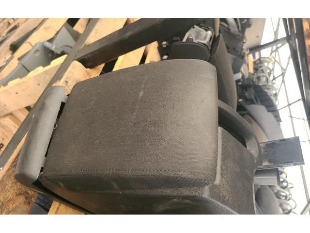 bontott VW GOLF PLUS Könyöklő