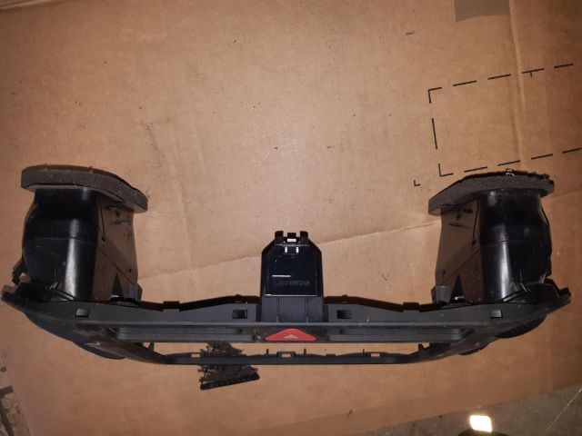 bontott VW GOLF PLUS Középkonzol Keret