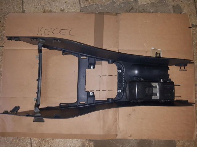 bontott VW GOLF PLUS Középkonzol Keret