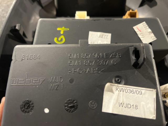 bontott VW GOLF PLUS Középkonzol Keret