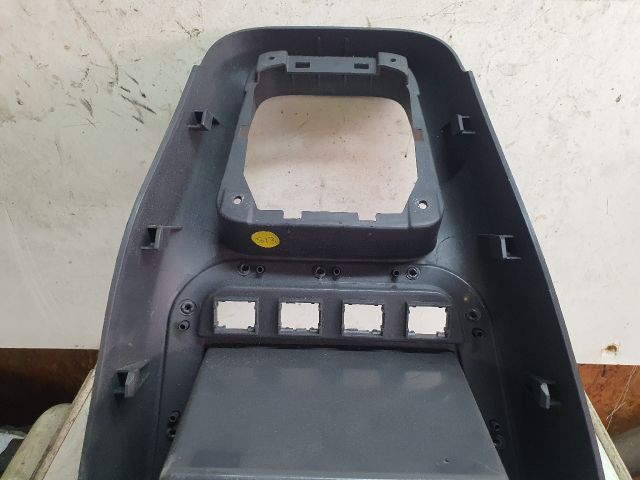 bontott VW GOLF PLUS Középkonzol Keret