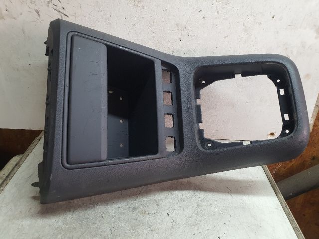 bontott VW GOLF PLUS Középkonzol Keret