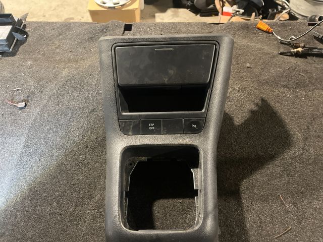 bontott VW GOLF PLUS Középkonzol Keret