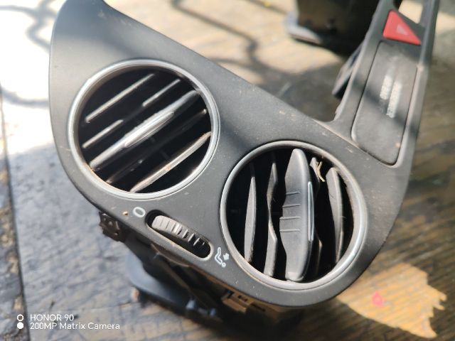 bontott VW GOLF PLUS Középkonzol Keret