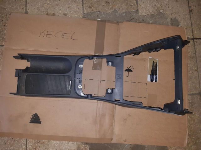 bontott VW GOLF PLUS Középkonzol Keret