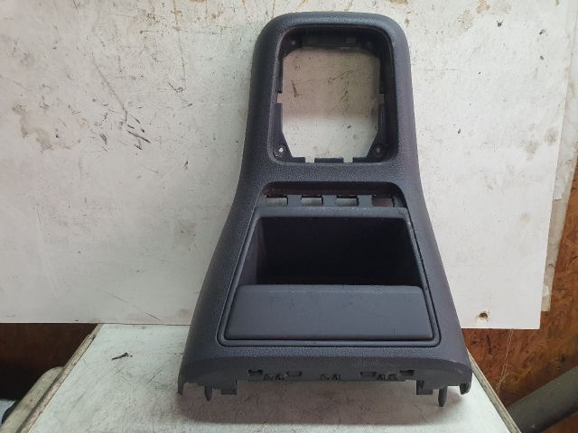 bontott VW GOLF PLUS Középkonzol Keret