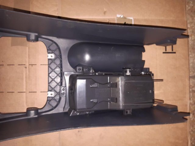 bontott VW GOLF PLUS Középkonzol Keret