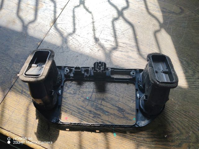 bontott VW GOLF PLUS Középkonzol Keret