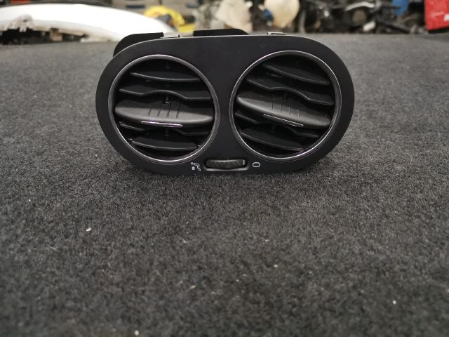 bontott VW GOLF PLUS Középső Bal Szellőző