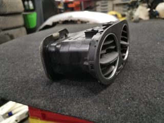 bontott VW GOLF PLUS Középső Bal Szellőző