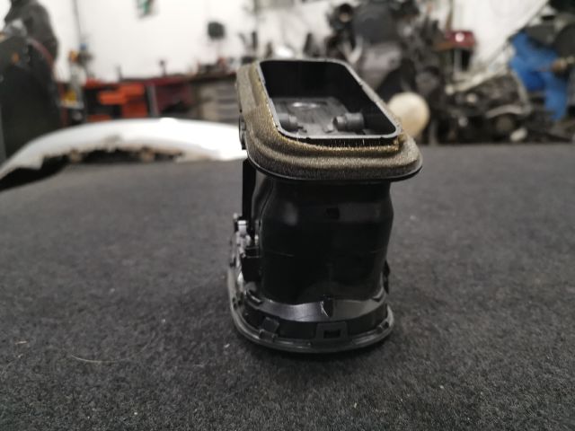 bontott VW GOLF PLUS Középső Bal Szellőző