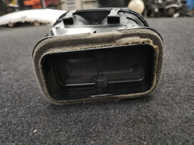 bontott VW GOLF PLUS Középső Bal Szellőző