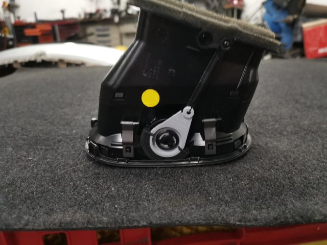 bontott VW GOLF PLUS Középső Bal Szellőző