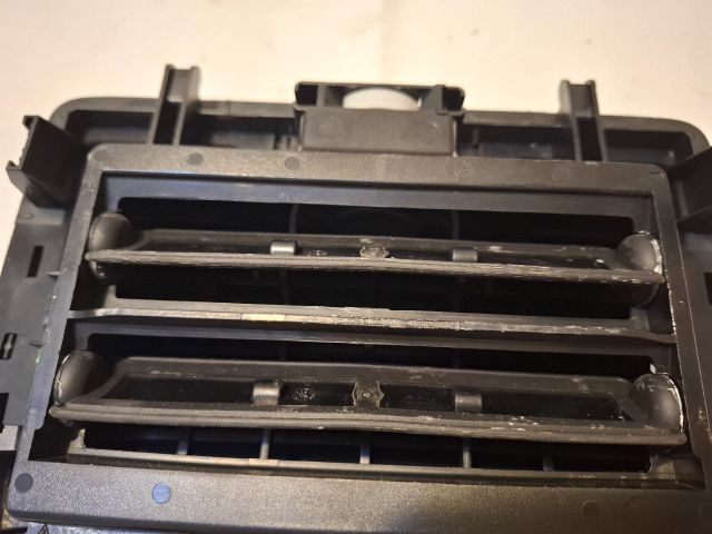 bontott VW GOLF PLUS Középső Szellőző