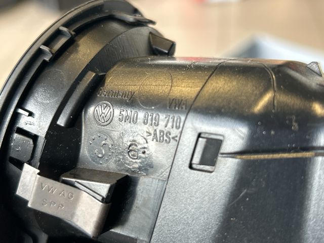 bontott VW GOLF PLUS Középső Szellőző