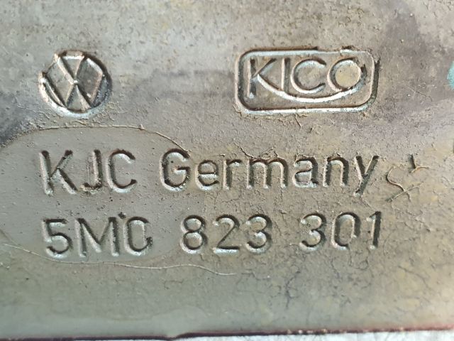 bontott VW GOLF PLUS Motorháztető Bal Zsanér