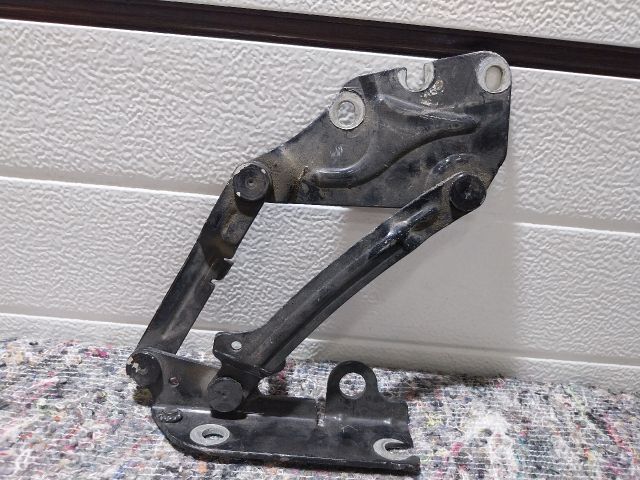 bontott VW GOLF PLUS Motorháztető Jobb Zsanér