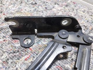 bontott VW GOLF PLUS Motorháztető Jobb Zsanér