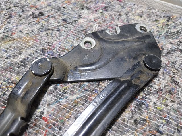 bontott VW GOLF PLUS Motorháztető Jobb Zsanér